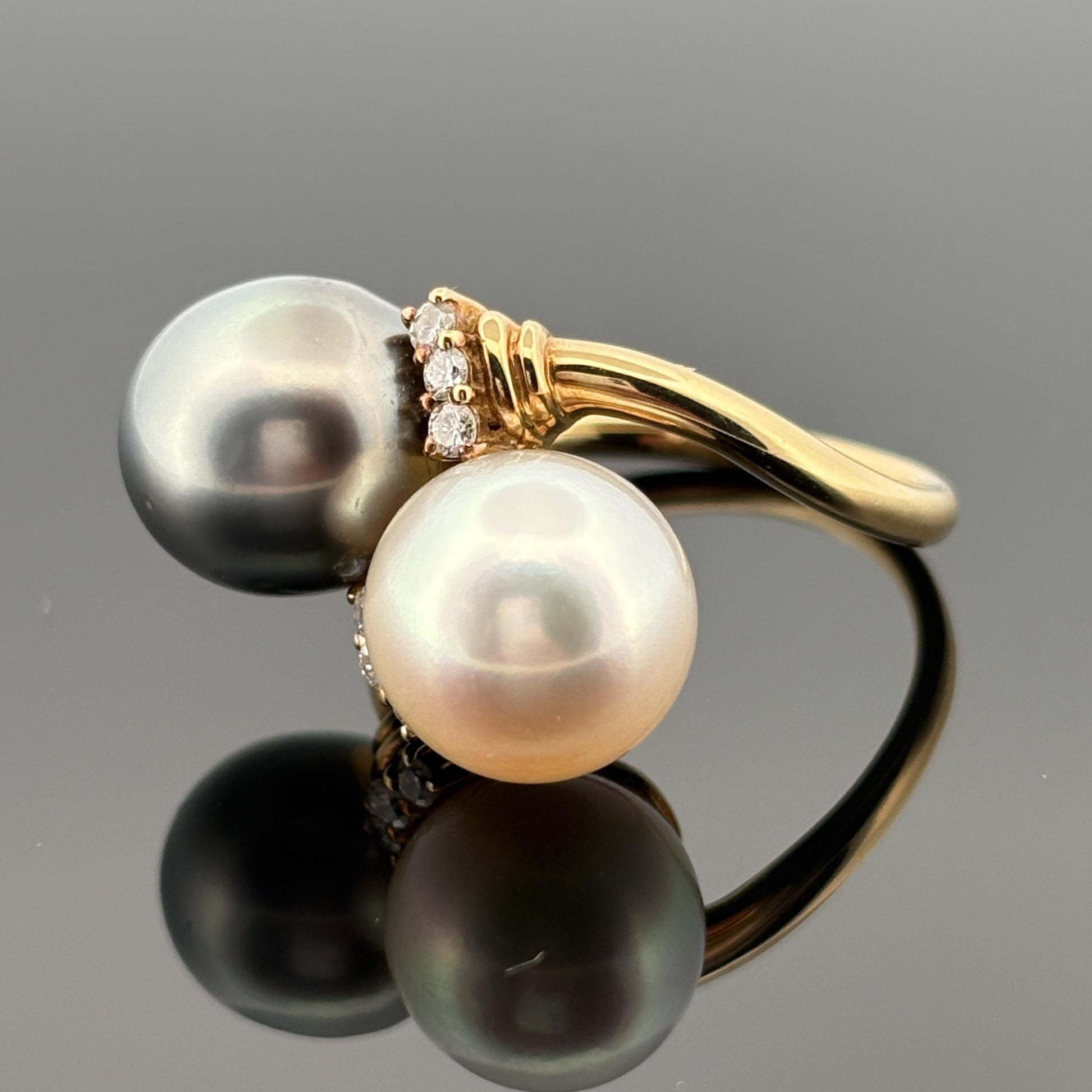 Estate White & Black 10.5mm Pearl Diamond Moi et Toi Ring 18k Yellow Gold