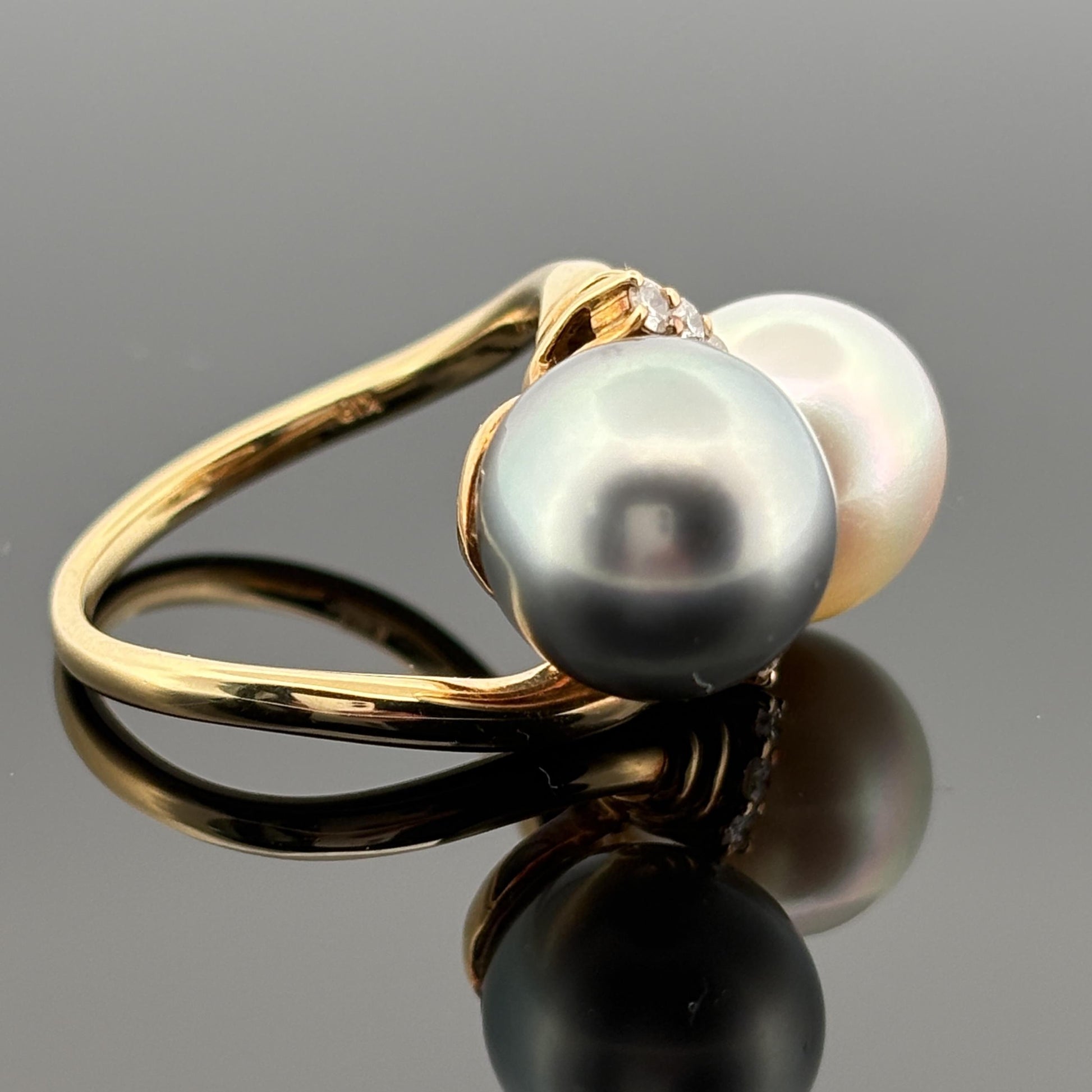 Estate White & Black 10.5mm Pearl Diamond Moi et Toi Ring 18k Yellow Gold