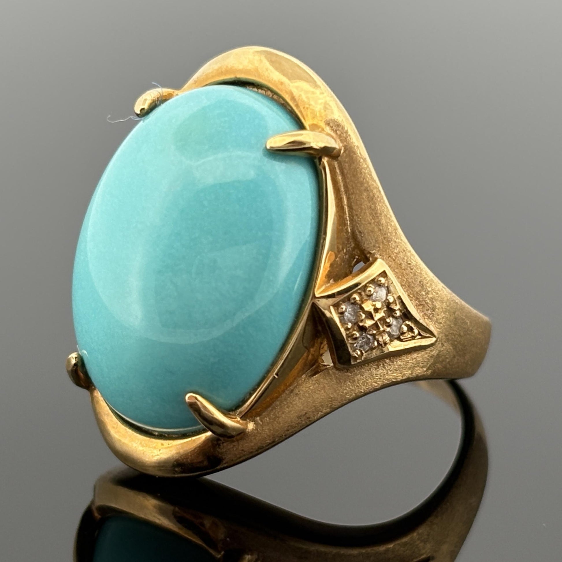 Vintage Turquoise Cabochon & Diamond Ring 18k Yellow Gold