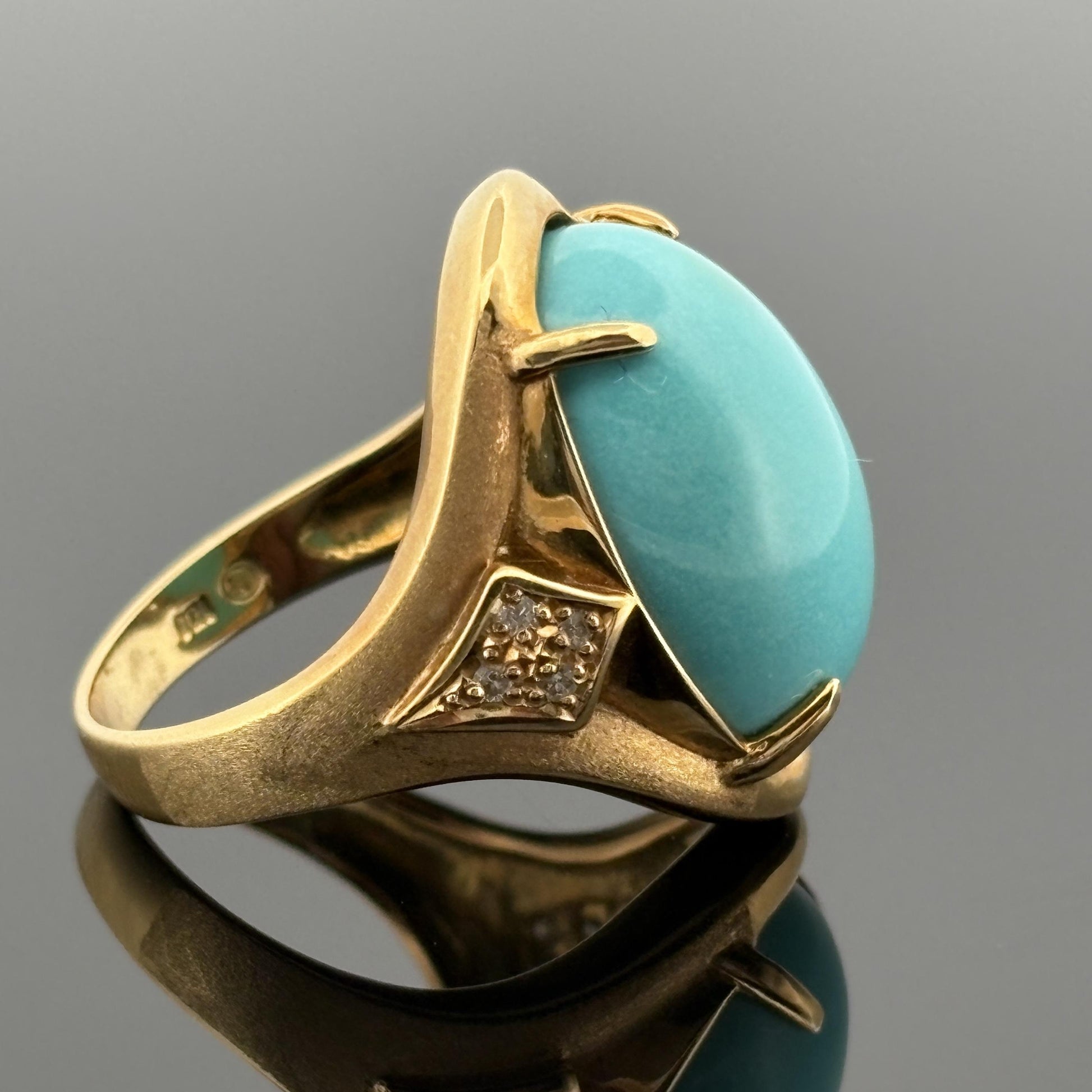 Vintage Turquoise Cabochon & Diamond Ring 18k Yellow Gold