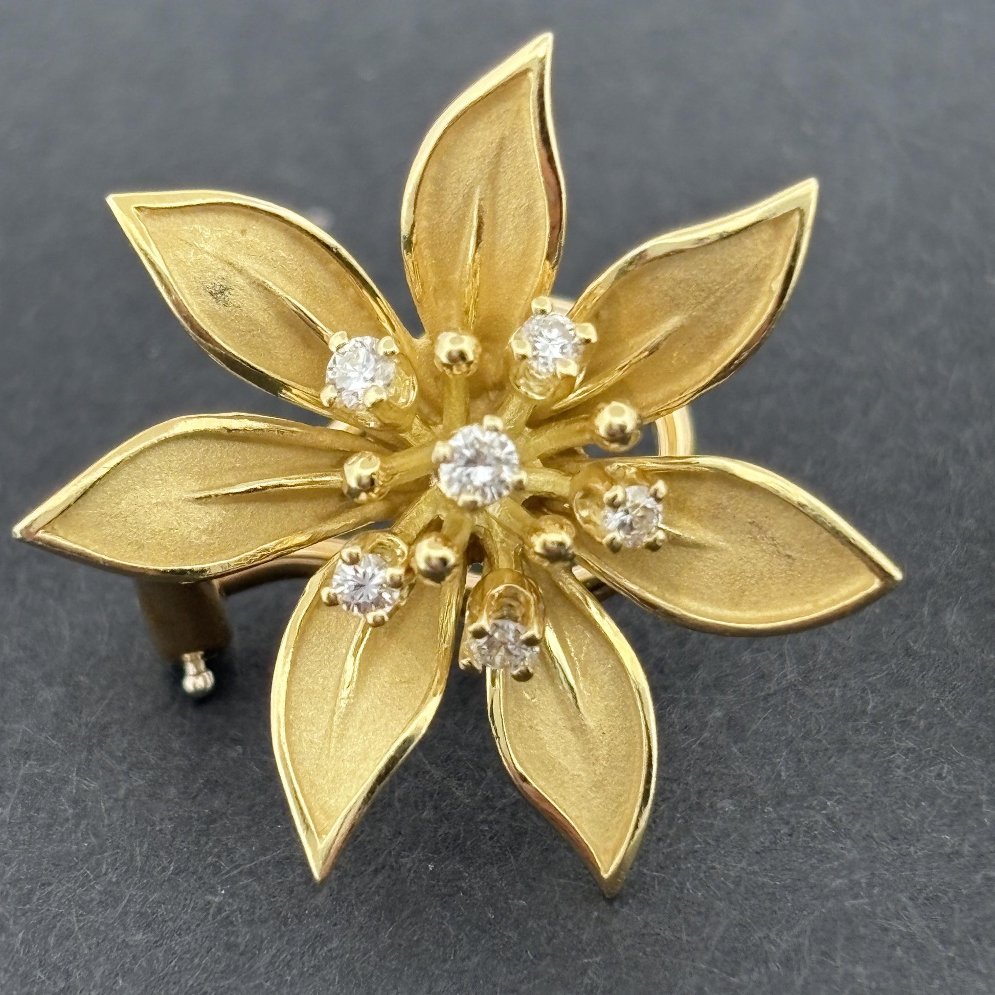 Vintage Flower Earrings in 18k Yellow Gold & Diamond