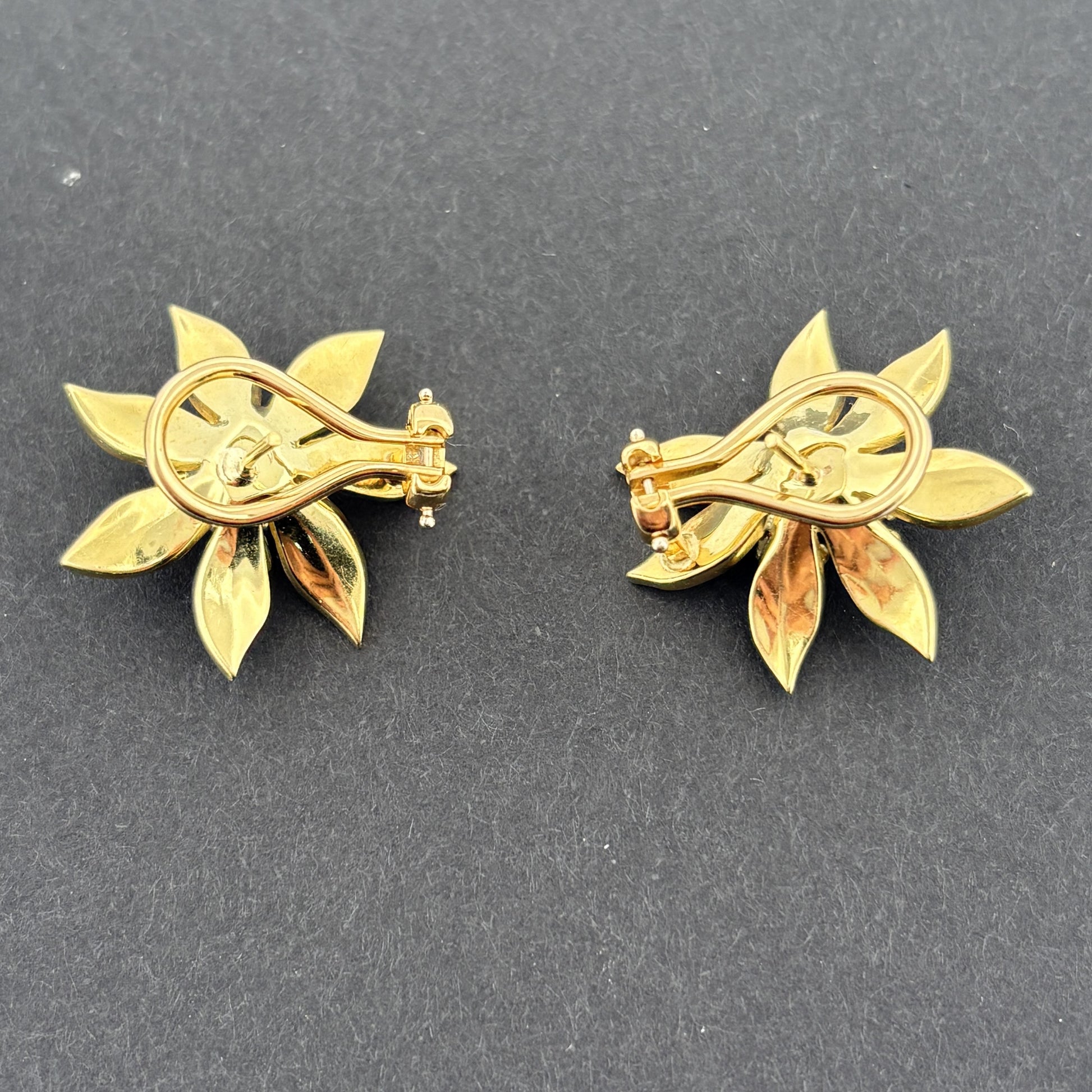 Vintage Flower Earrings in 18k Yellow Gold & Diamond