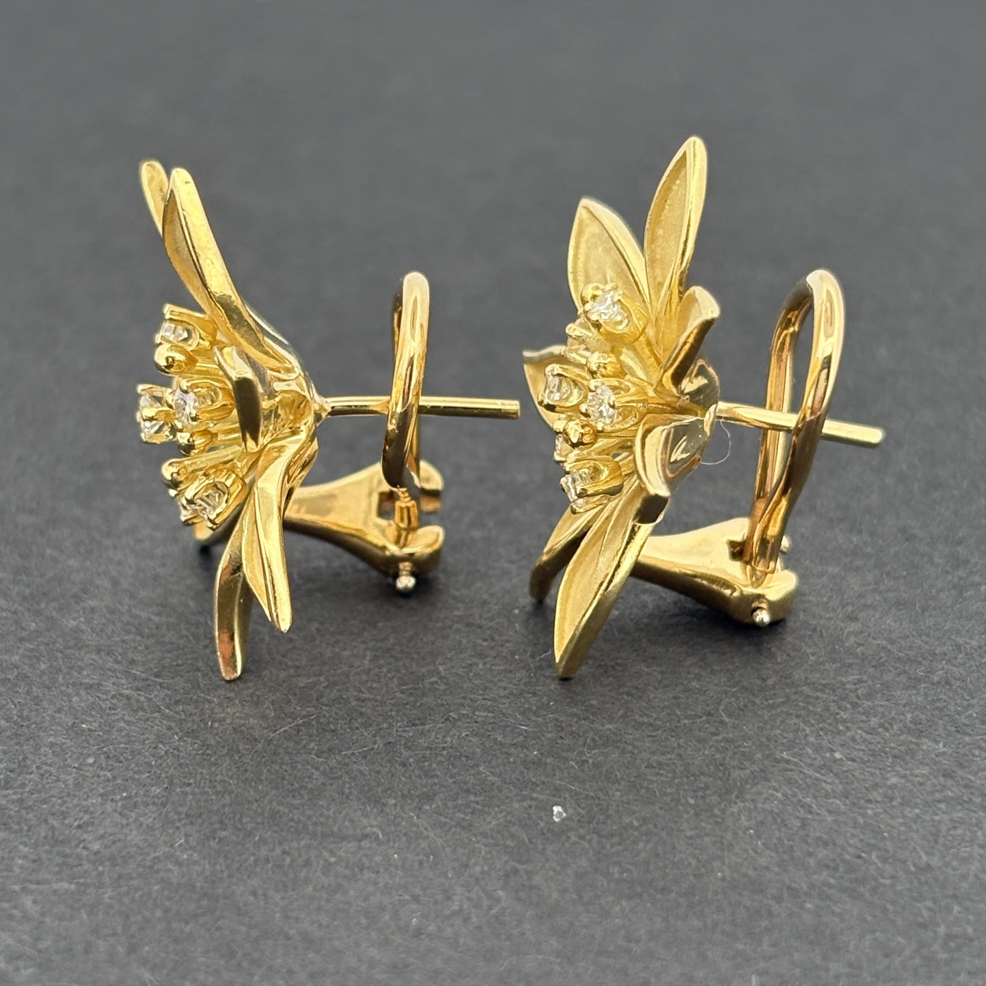 Vintage Flower Earrings in 18k Yellow Gold & Diamond