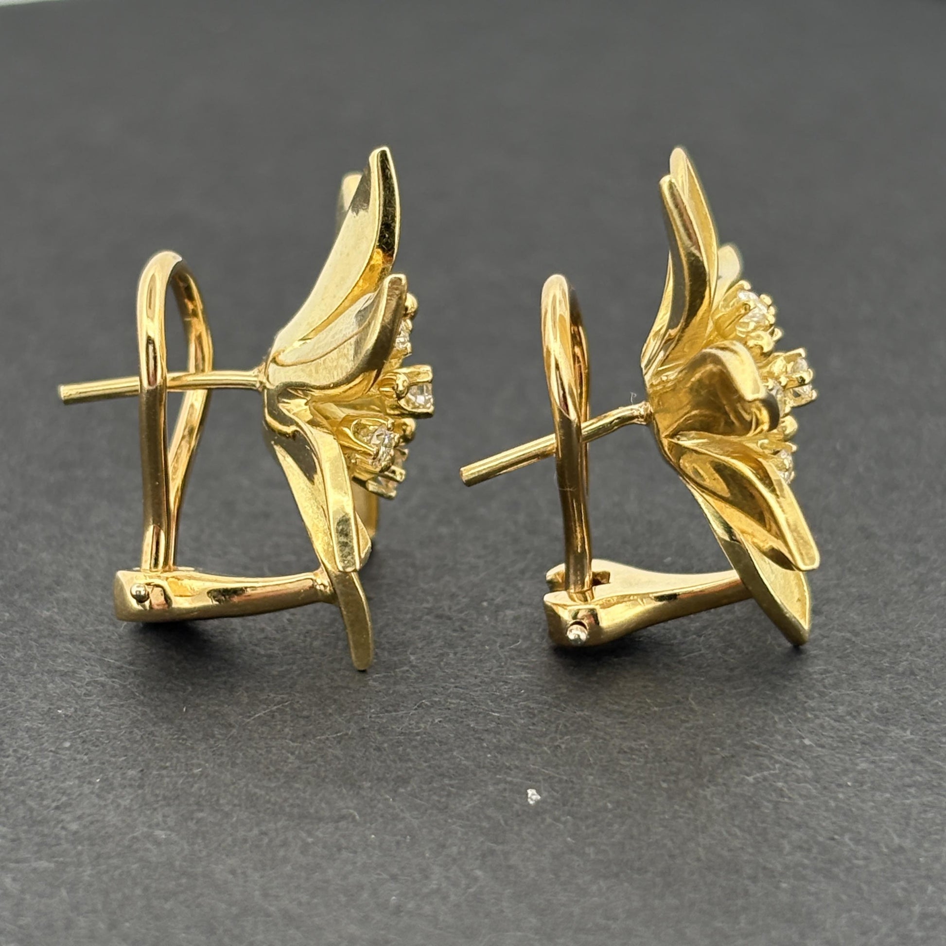 Vintage Flower Earrings in 18k Yellow Gold & Diamond