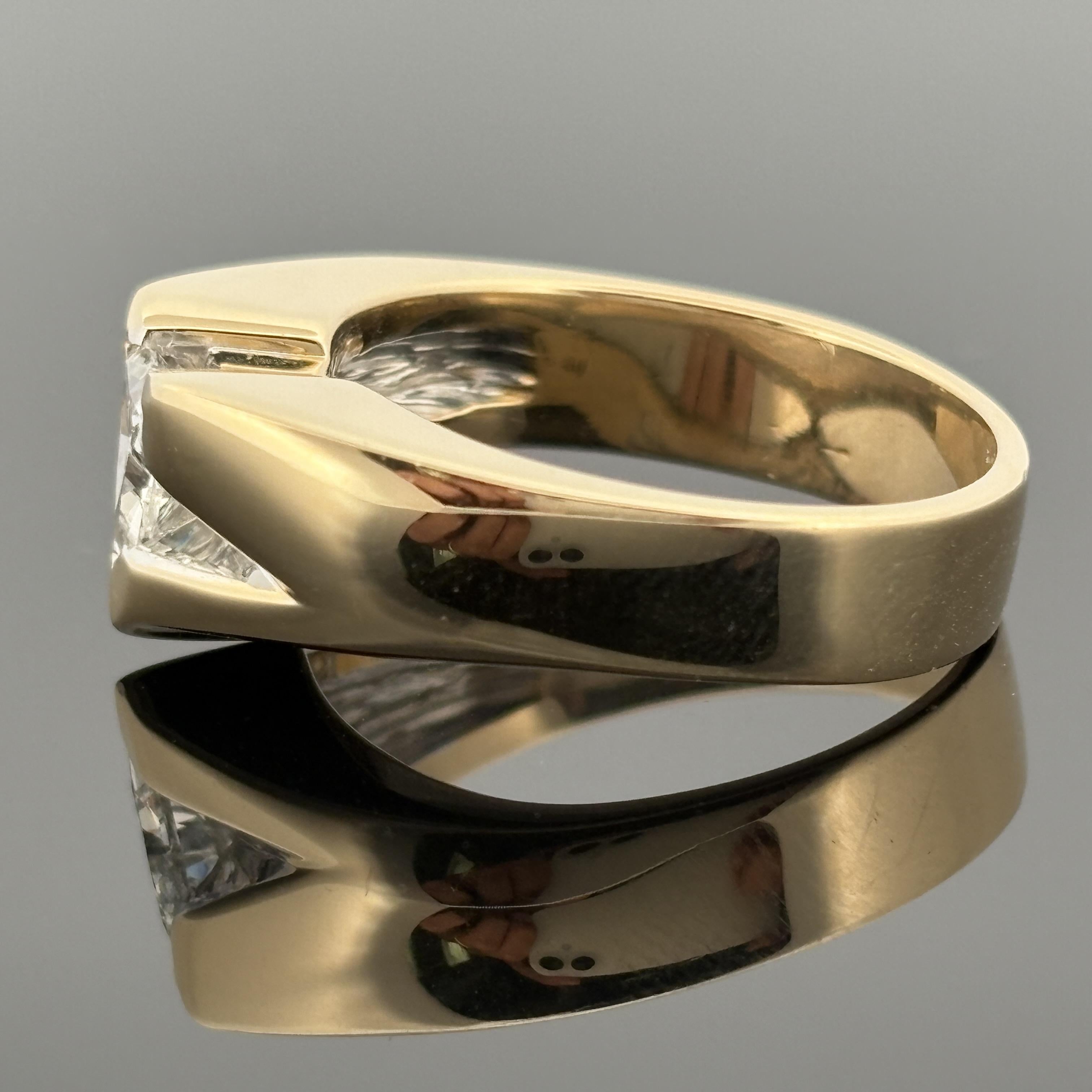 Men’s Diamond Ring in 14K Yellow Gold, 0.90ct Trillion Cut