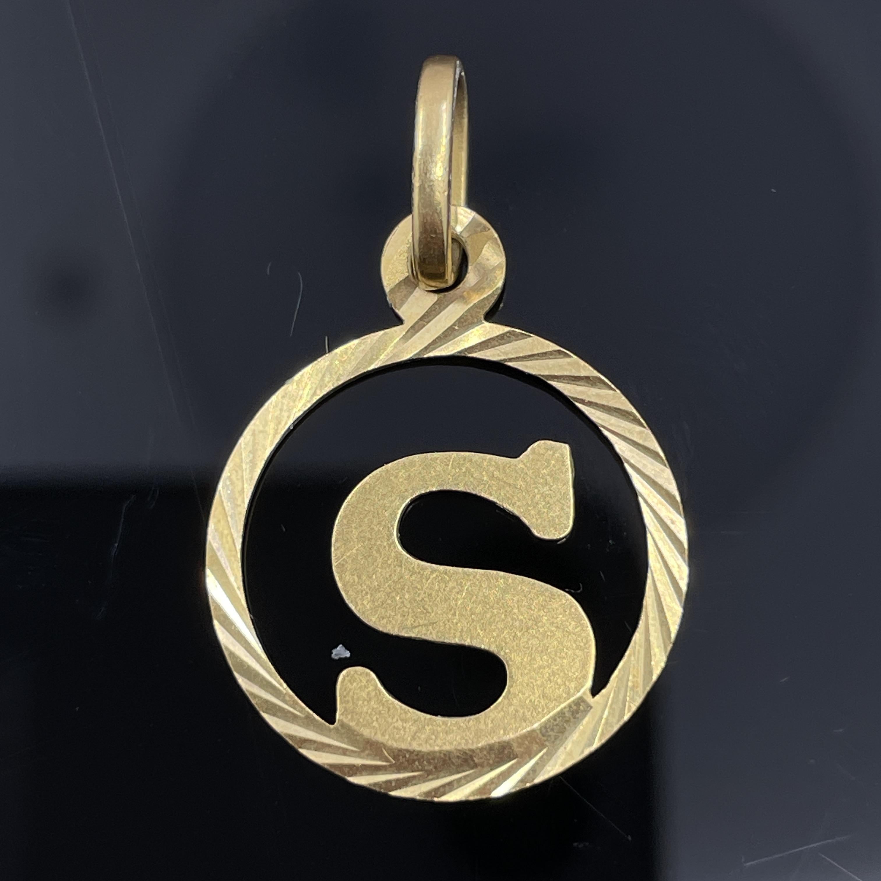 Vintage Letter S Initial Circle Pendant in 18k Yellow Gold - 17mm -  Italy