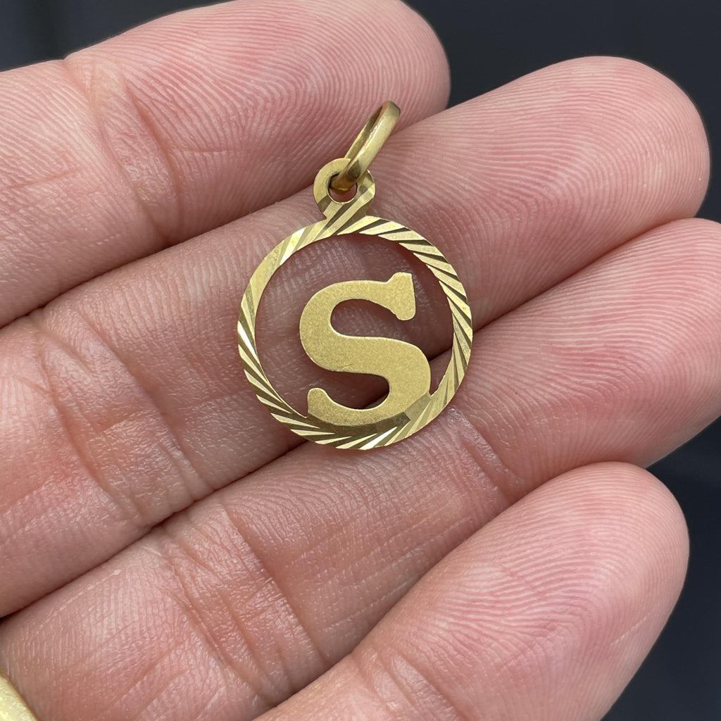 Vintage Letter S Initial Circle Pendant in 18k Yellow Gold - 17mm -  Italy