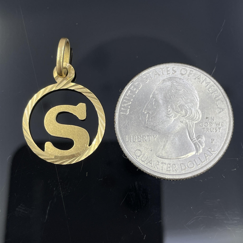 Vintage Letter S Initial Circle Pendant in 18k Yellow Gold - 17mm -  Italy