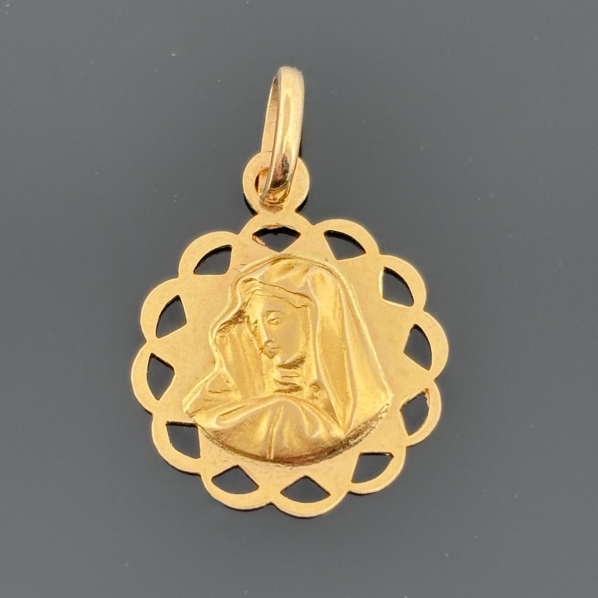 Blessed Virgin May Pendant Medal 18K Fratelli Pavan Italy - Approx 14mm