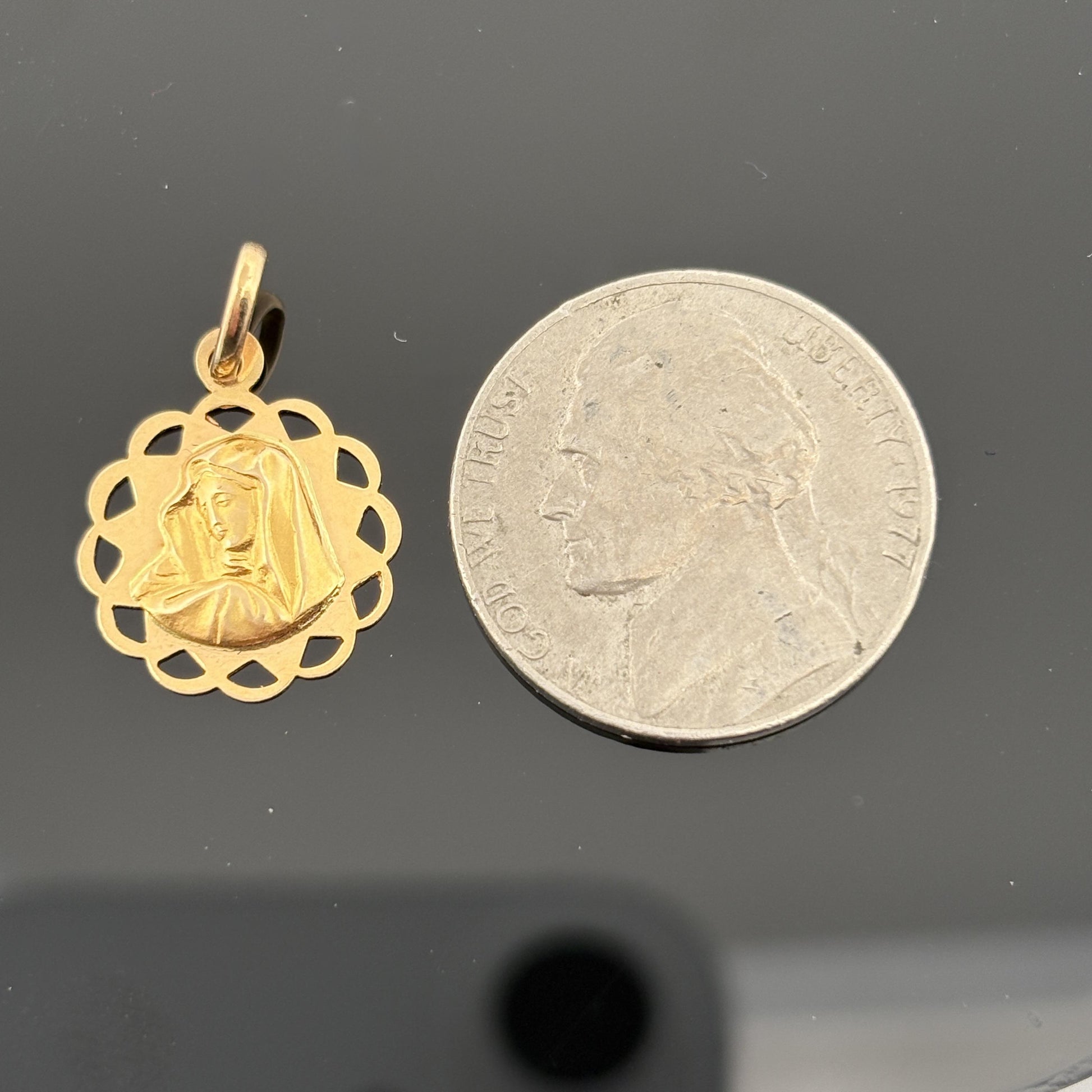Blessed Virgin May Pendant Medal 18K Fratelli Pavan Italy - Approx 14mm