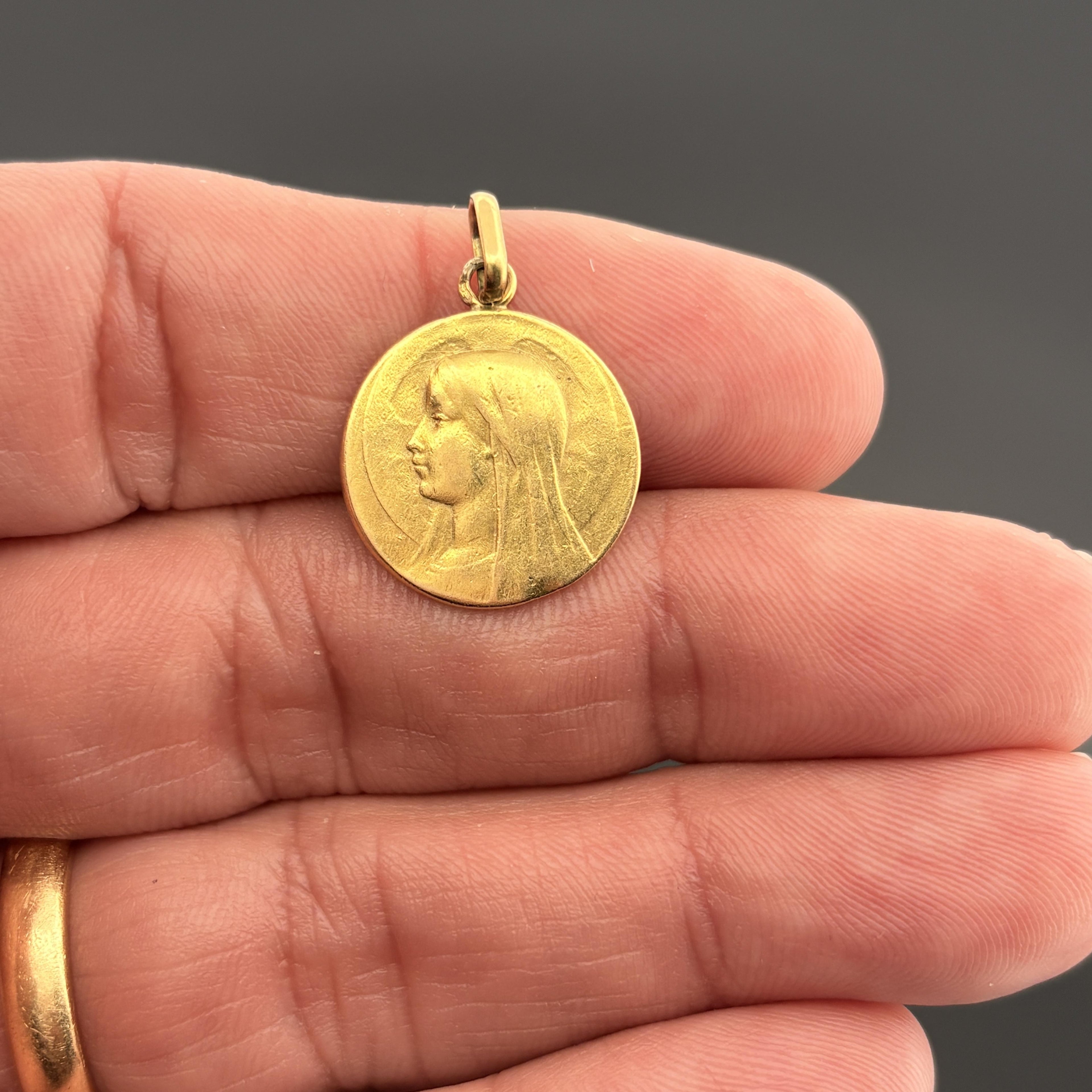 Antique Art Nouveau Blessed Virgin Mary Medal Pendant 18k Gold, French, 17.25mm
