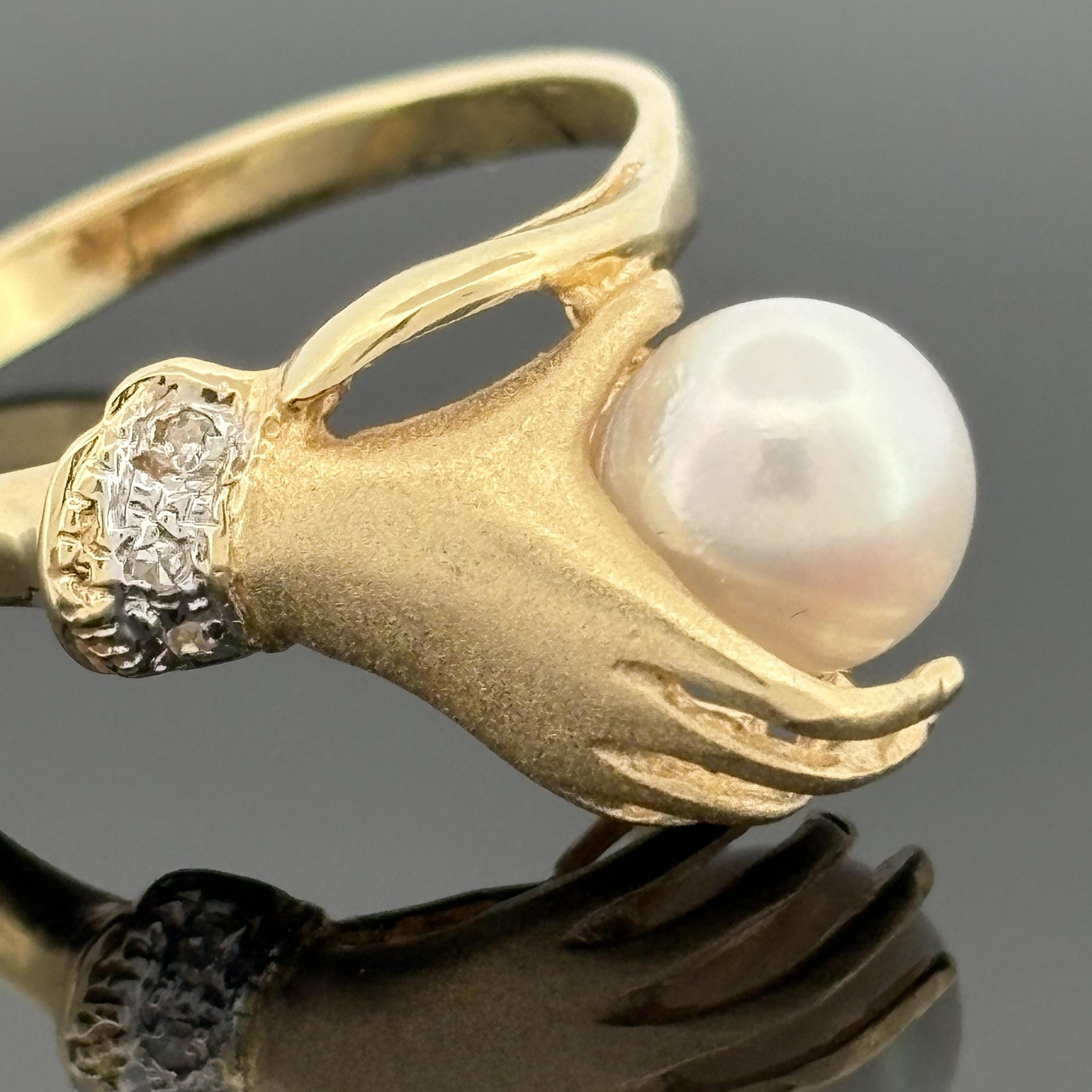 Estate 14k Yellow Gold Hand Ring w/ Pearl