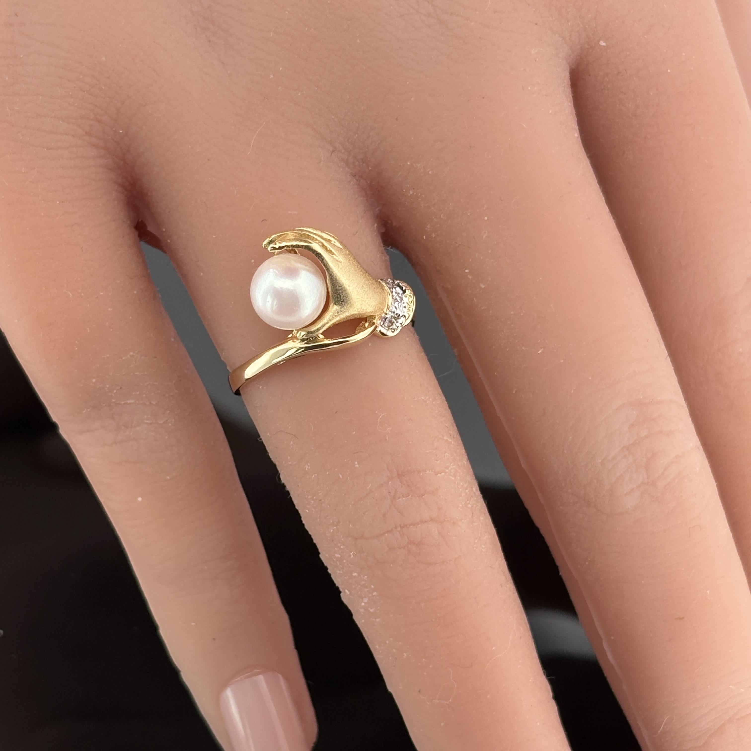 Estate 14k Yellow Gold Hand Ring w/ Pearl