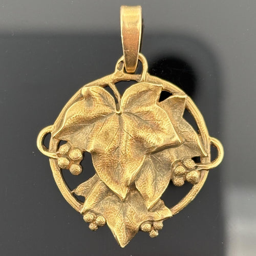 Antique French 18K Gold Ivy Leaf Pendant, Belle Époque, Early 20th Century