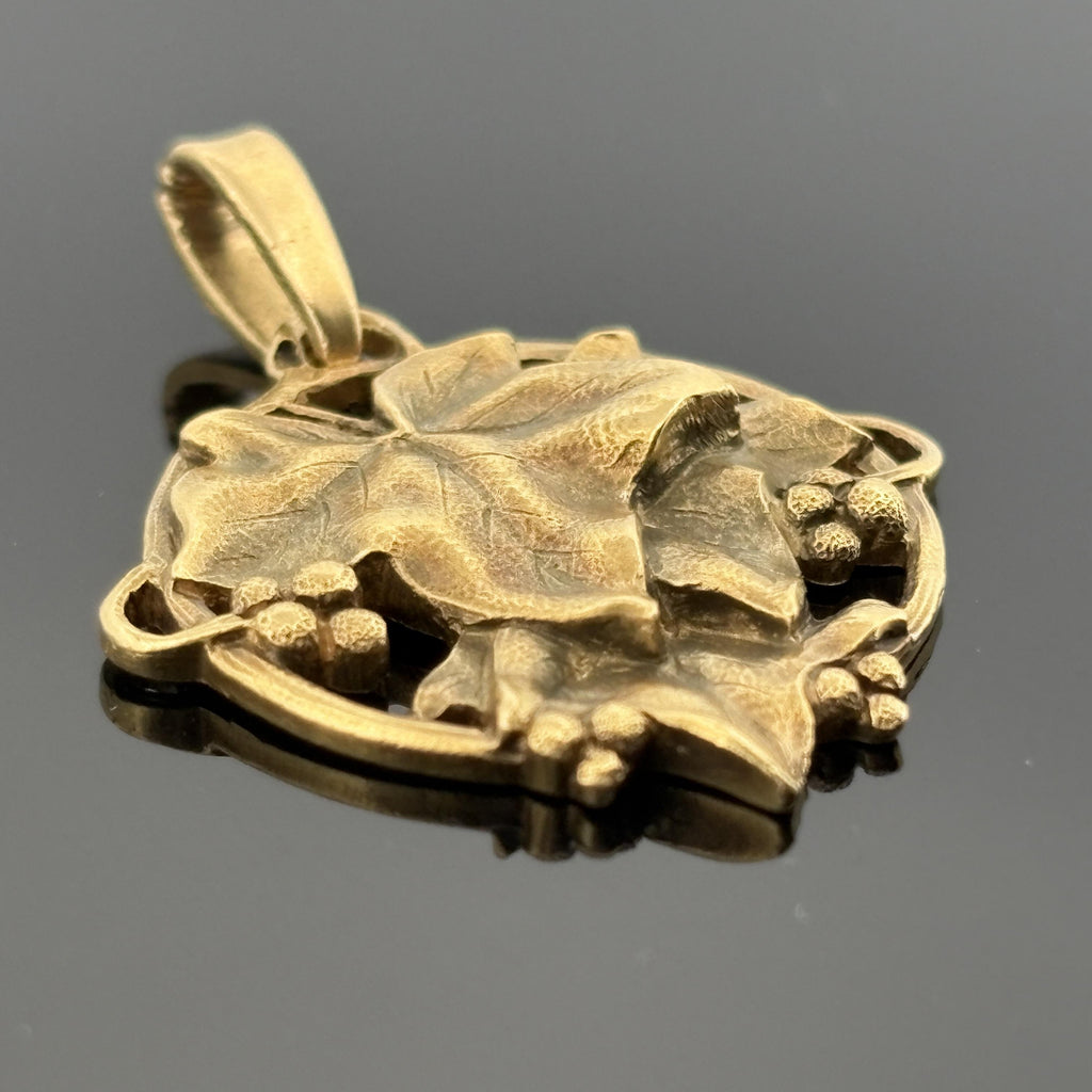 Antique French 18K Gold Ivy Leaf Pendant, Belle Époque, Early 20th Century