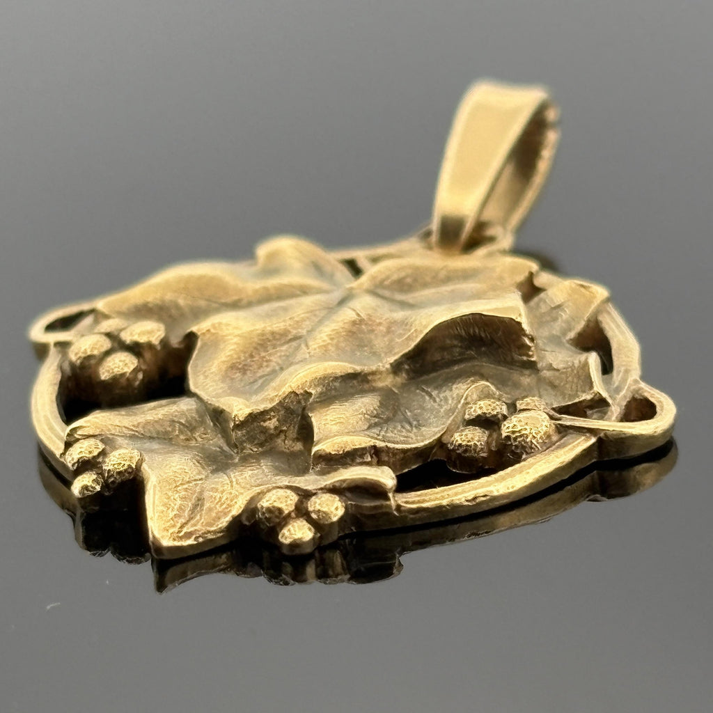 Antique French 18K Gold Ivy Leaf Pendant, Belle Époque, Early 20th Century