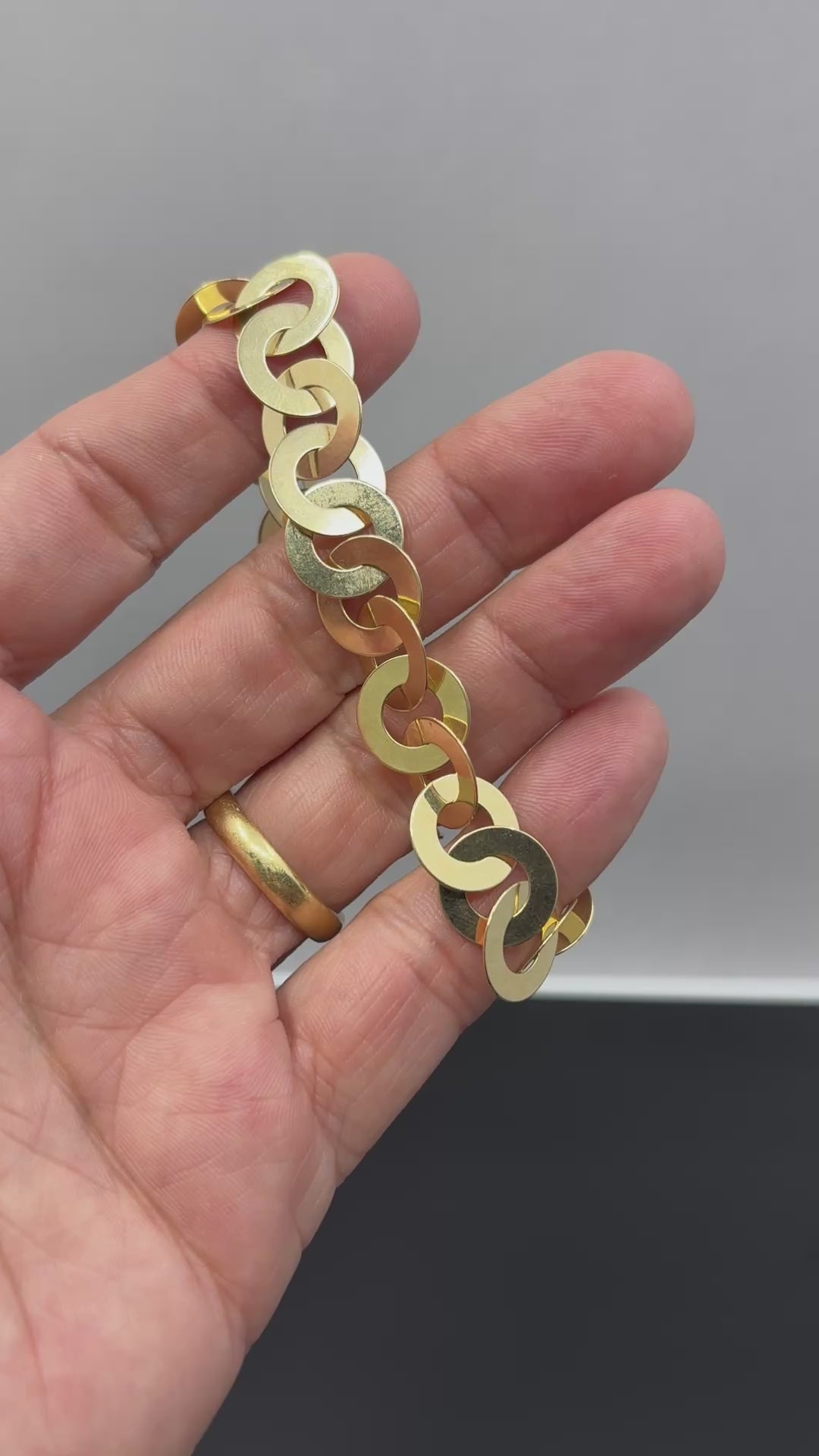 Vintage Wide Circle Link Bracelet in 14k Yellow Gold