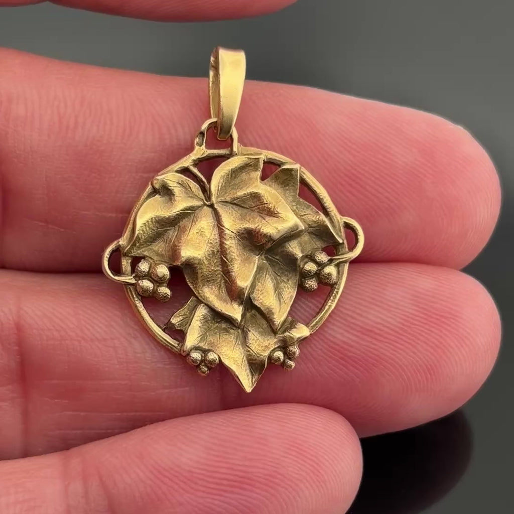 Antique French 18K Gold Ivy Leaf Pendant, Belle Époque, Early 20th Century