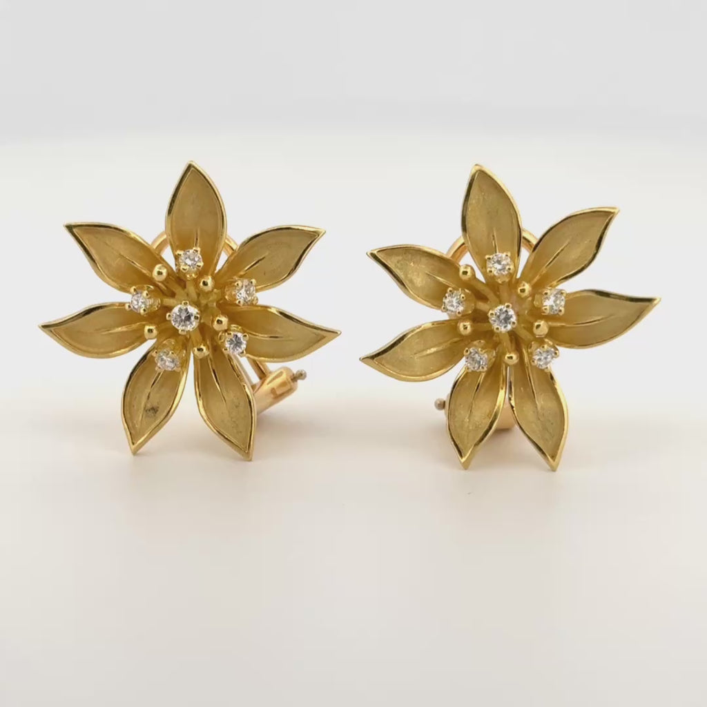 Vintage Flower Earrings in 18k Yellow Gold & Diamond