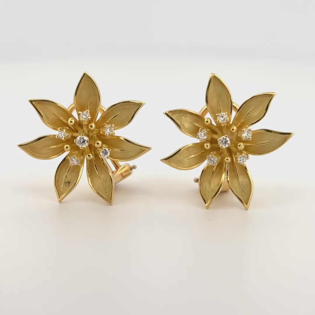 Vintage Flower Earrings in 18k Yellow Gold & Diamond