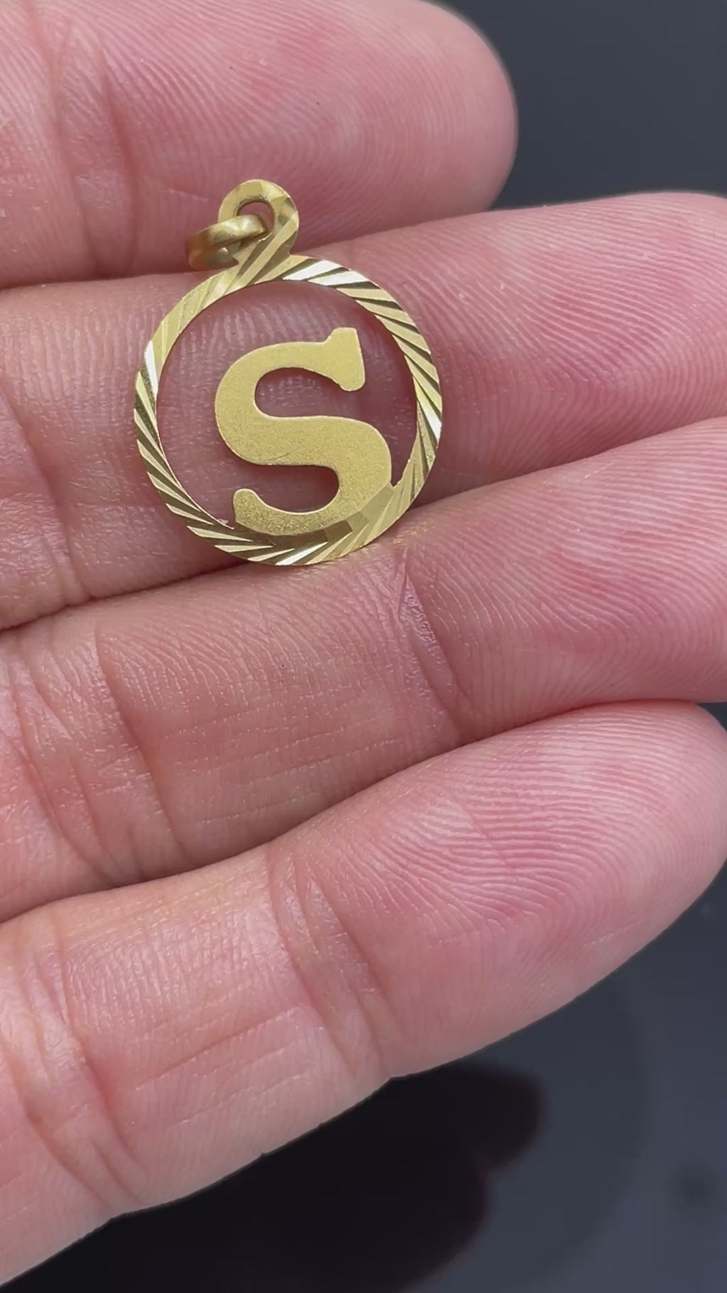 Vintage Letter S Initial Circle Pendant in 18k Yellow Gold - 17mm -  Italy