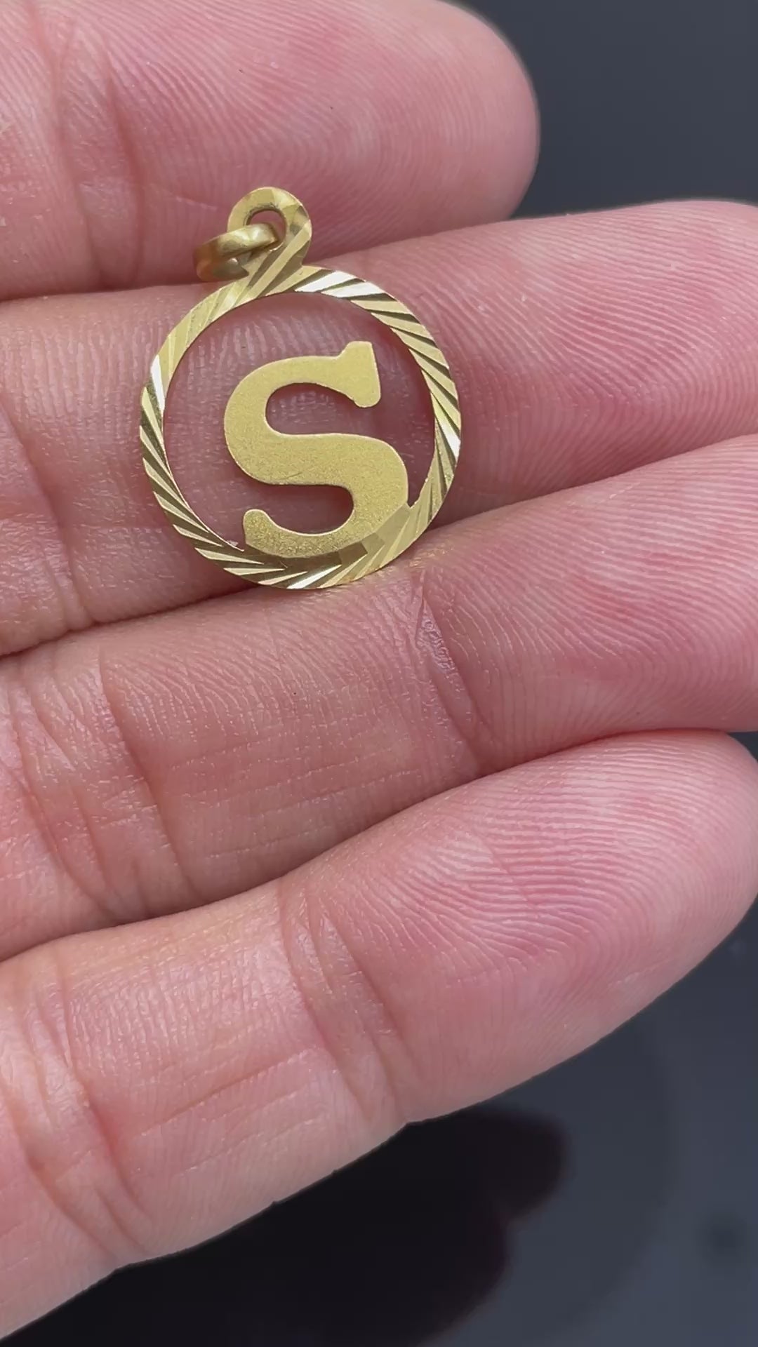 Vintage Letter S Initial Circle Pendant in 18k Yellow Gold - 17mm -  Italy